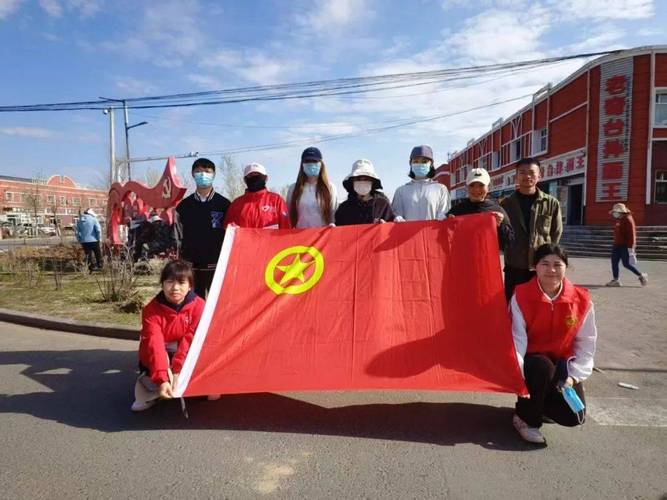 青春的印記,信仰的傳承 我與團(tuán)旗合個(gè)影